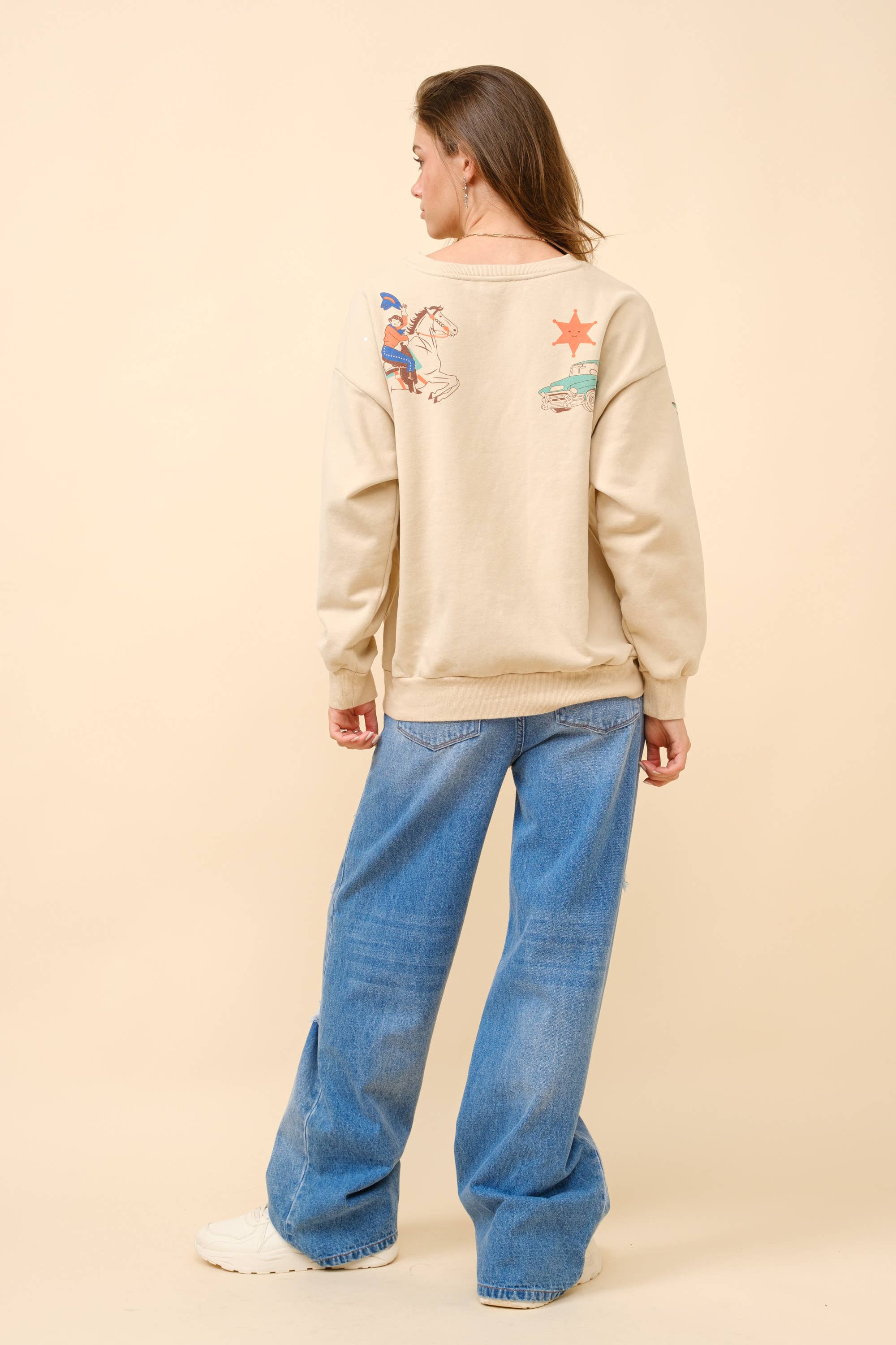 Western Graphic Howdy Sweatshirt: TAUPE