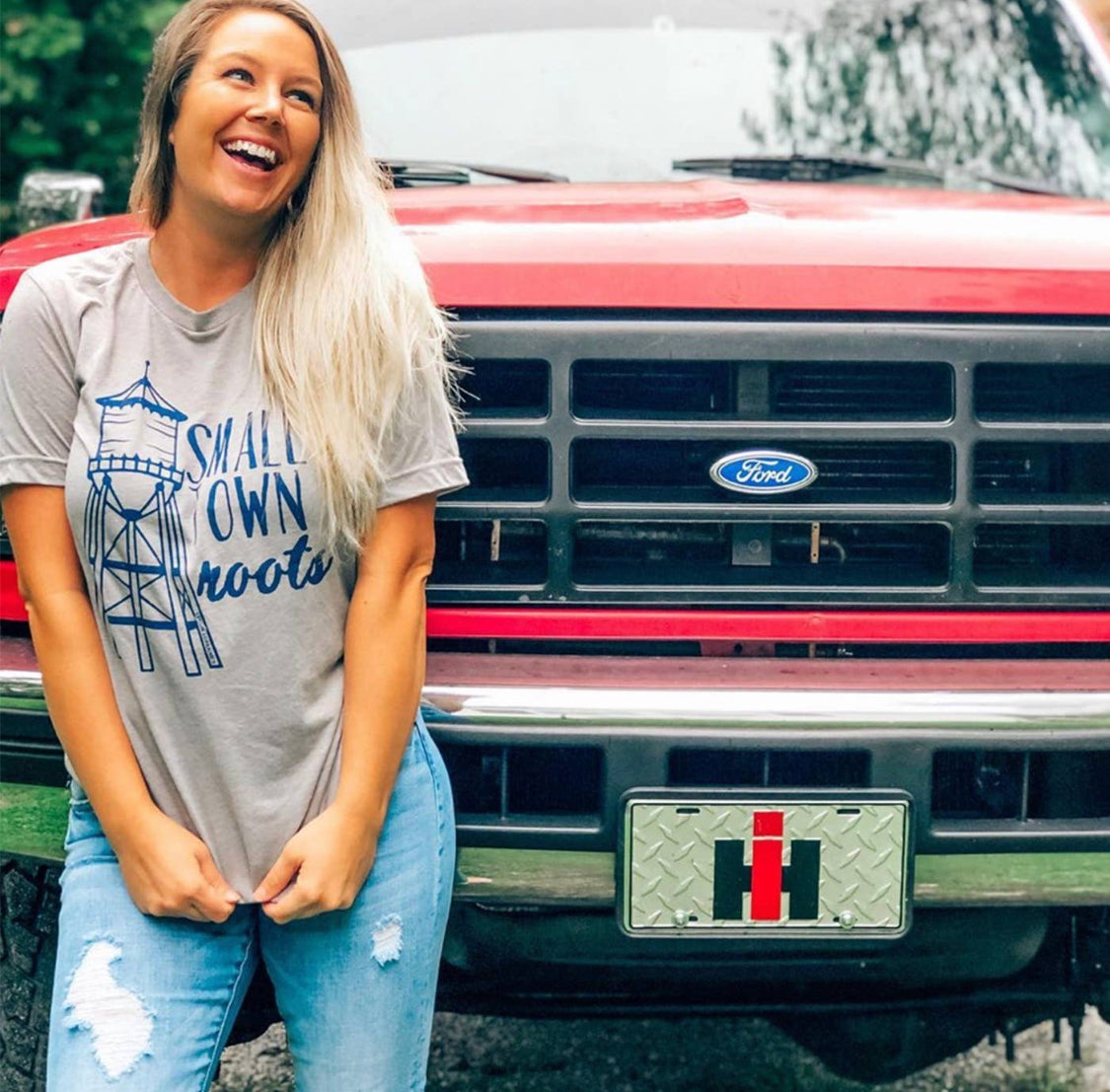 SMALL TOWN ROOTS Graphic Tee - Forever Western Boutique